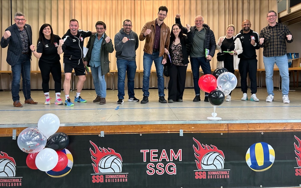 Herrn Bürgermeister Weber der Gemeinde Schwalbach, Bernd Walter der Firma Heitz Baugruppe aus Rehlingen, Steven Heinen der Fahrschule KVi mit Sitz in Schwalbach, Jürgen und Sheila Zinßmeister der Firma Z-Bauunternehmung mit Sitz in Friedrichsthal, Patrik Roether der Apotheke am Markt in Püttlingen , Michaela und Cari von Teamsport Philipp Saar aus Saarwellingen sowie Herrn Bürgermeister Dr. Brünnet der Gemeinde Saarwellingen. Verhindert waren an diesem Morgen leider Sascha Theobalt der Firma Piccolino Multiworks und Mark Schorr des Werbestudios Schorr in Schwalbach